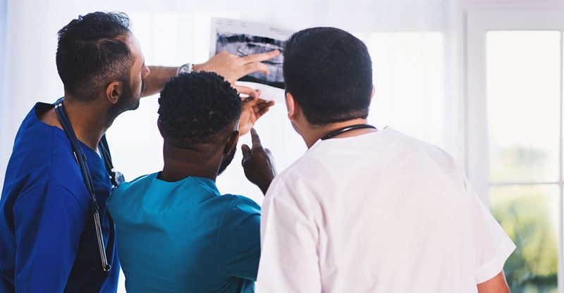 Changing into a Medical Assistant: Profession Outlook and Wage Expectations